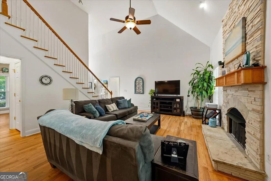 Photo of 920 Huntcliffe Drive