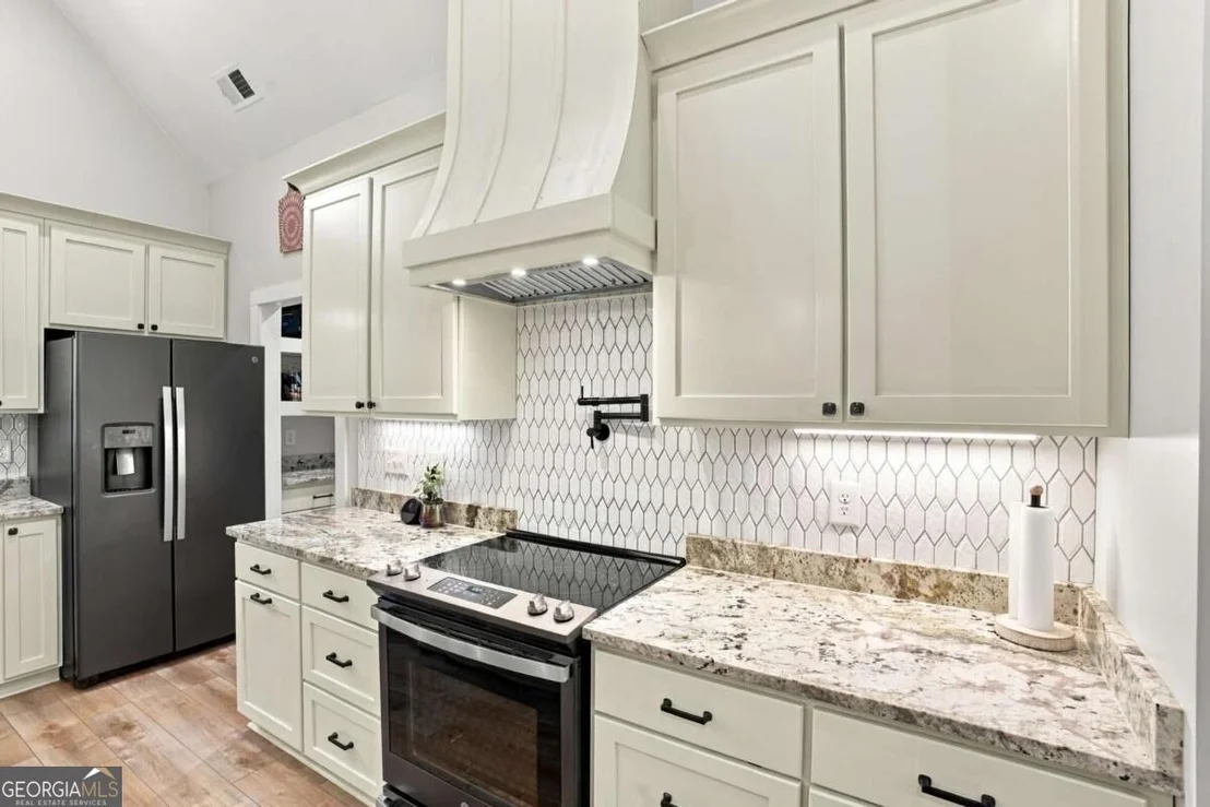 Photo of 1608 Thompson Lane