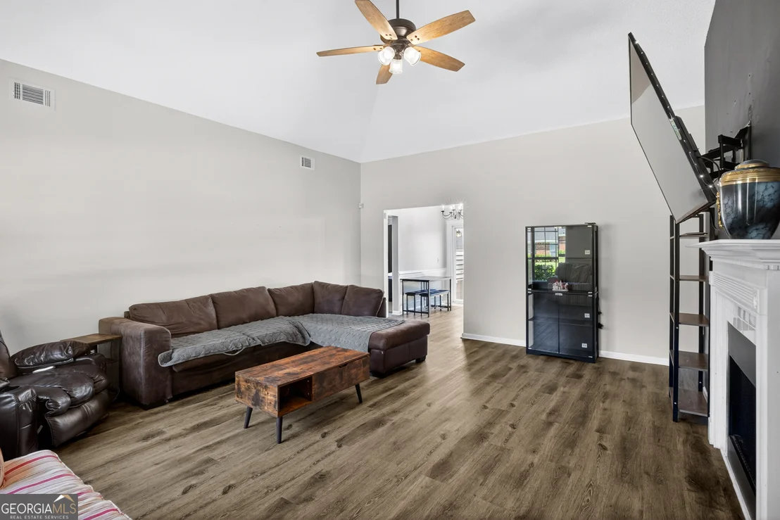 Photo of 104 W Tisbury Lane