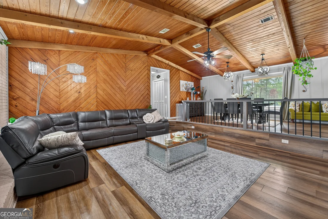 Photo of 5486 Bowen Road