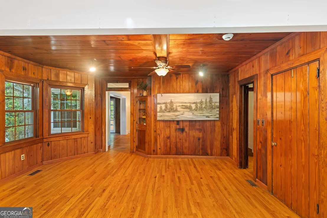 Photo of 2735 Henry Street