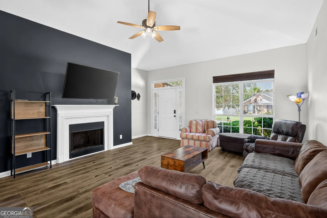 Photo of 104 W Tisbury Lane