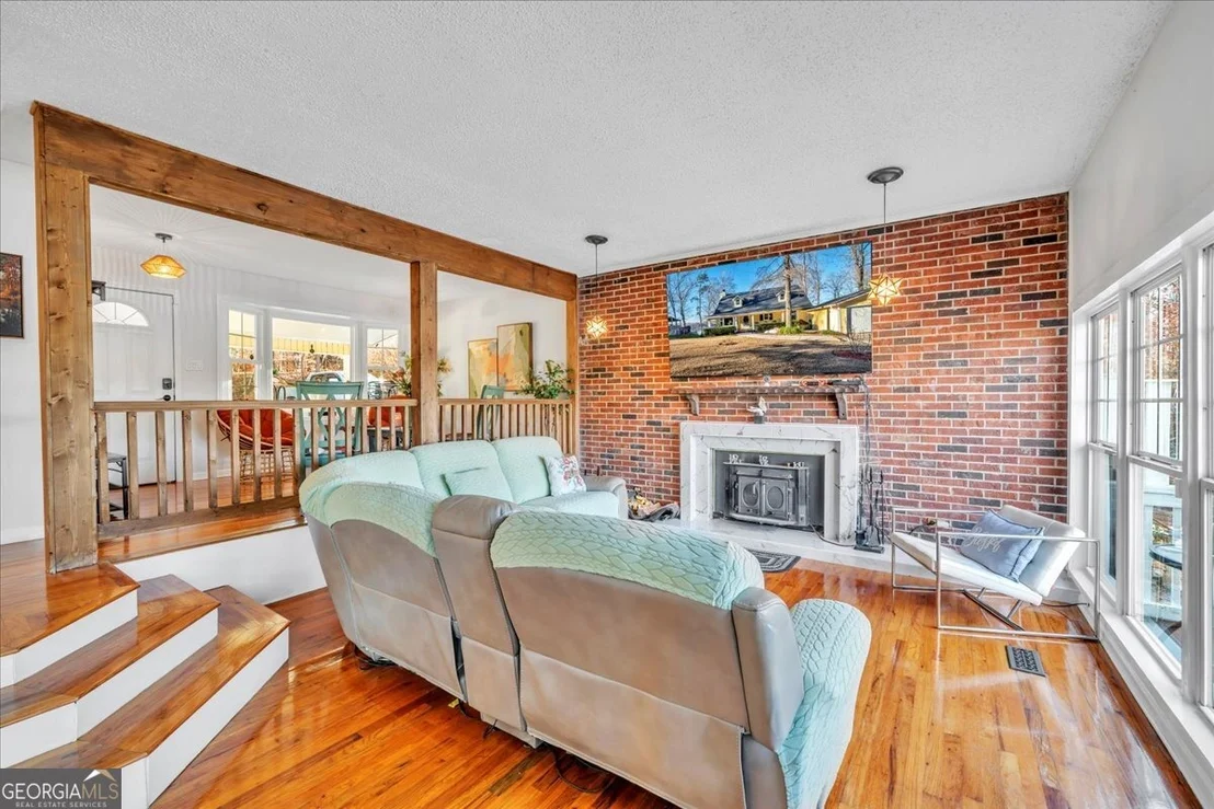 Photo of 330 Greentree Parkway