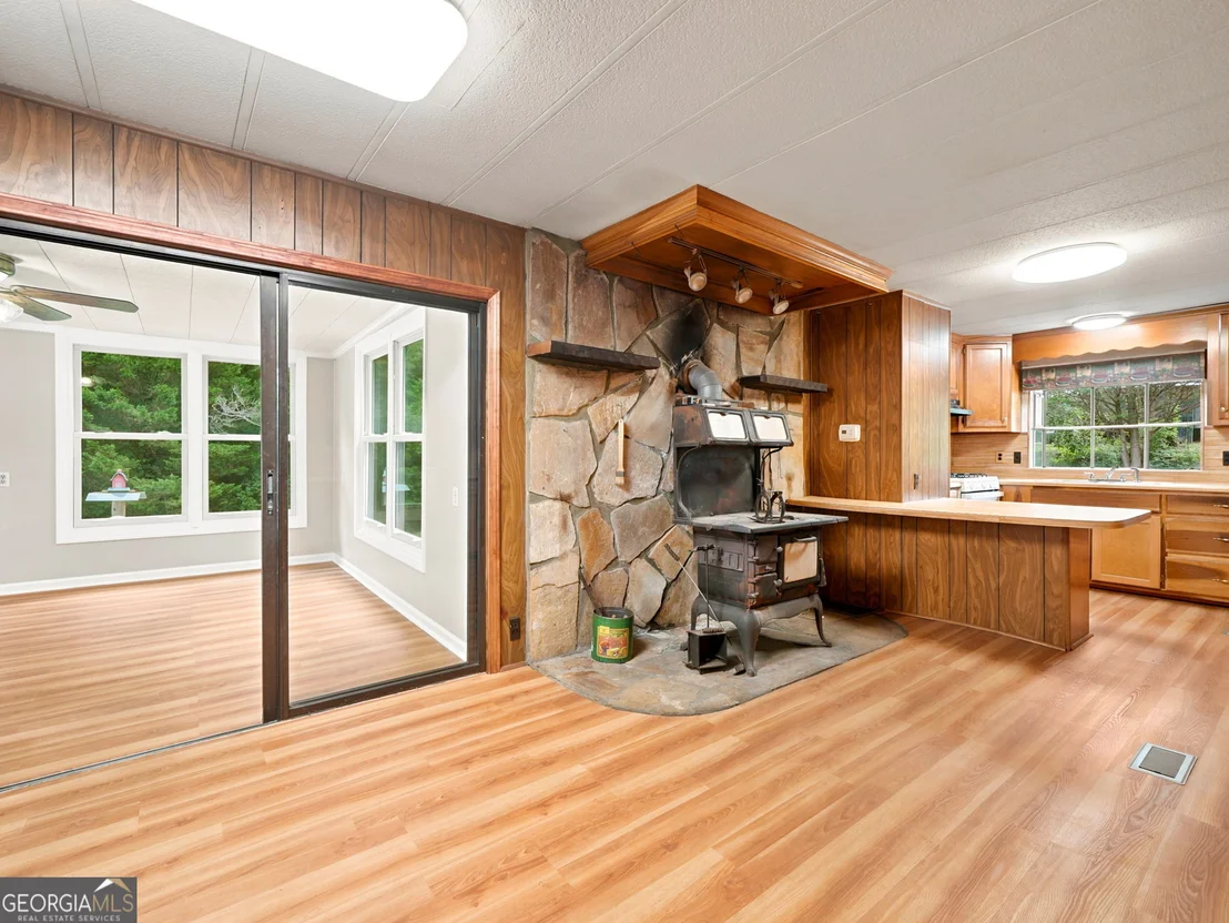 Photo of 370 Thompson Lane