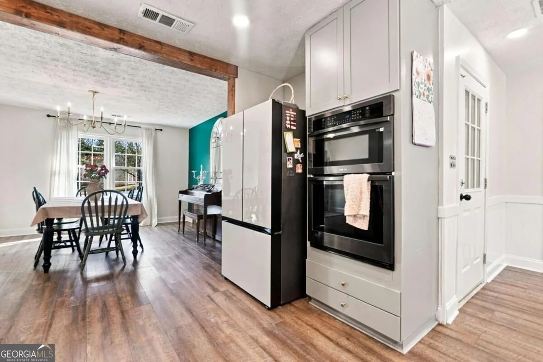 Photo of 408 White Way