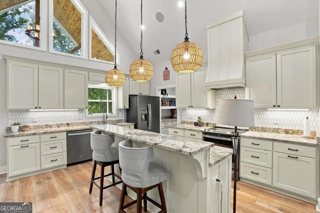 Photo of 1608 Thompson Lane