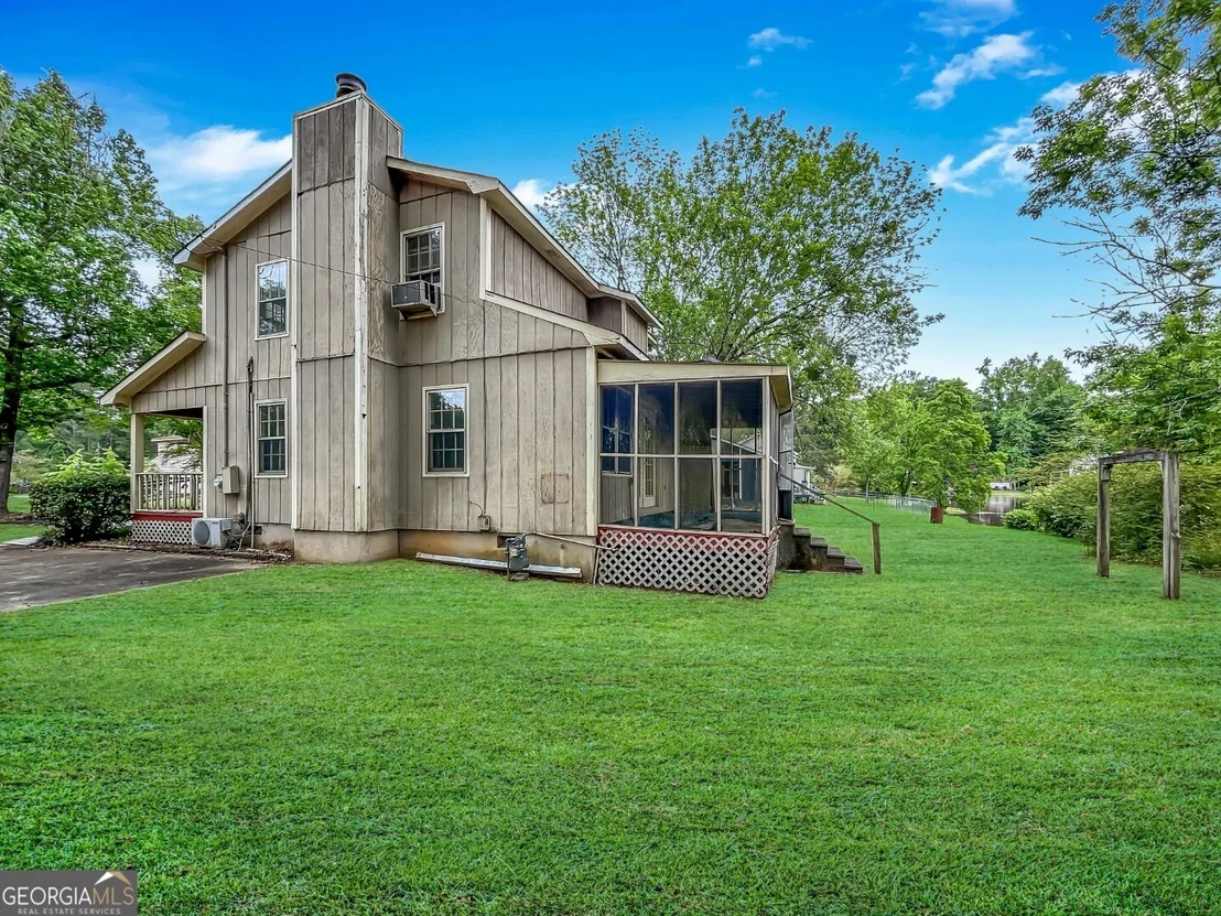 Photo of 411 Edgewater Circle
