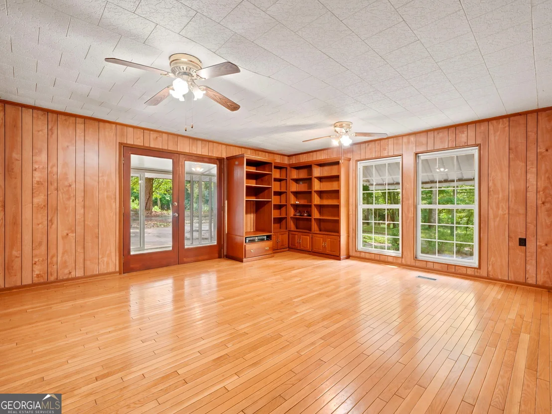 Photo of 370 Thompson Lane