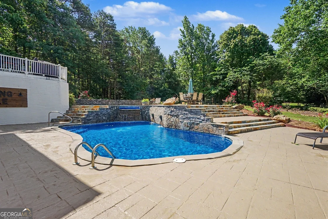 Photo of 385 Primrose Lane