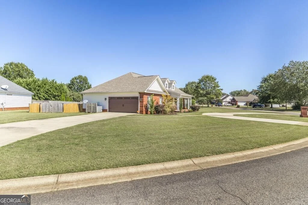 Photo of 256 Ellicott Drive