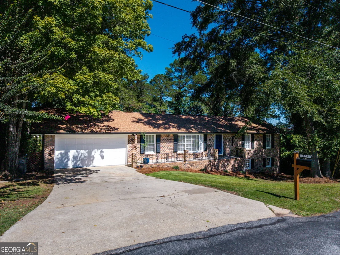 Photo of 641 Oak Drive NW
