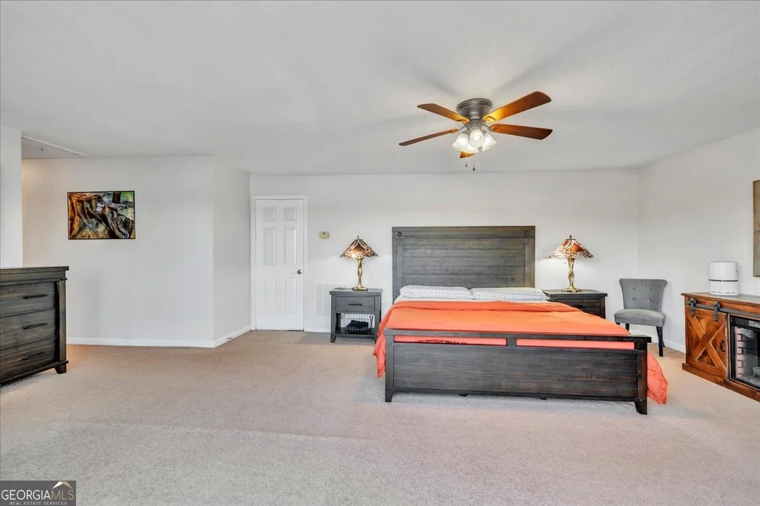 Photo of 330 Greentree Parkway