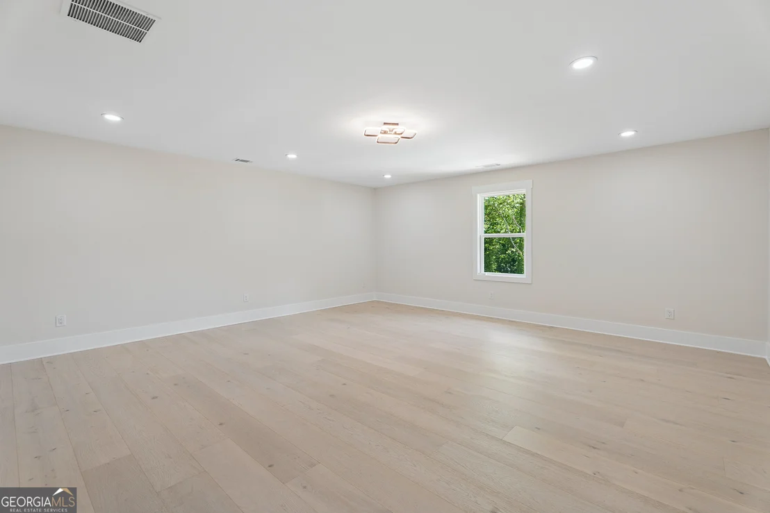 Photo of 1035 Auburn Road