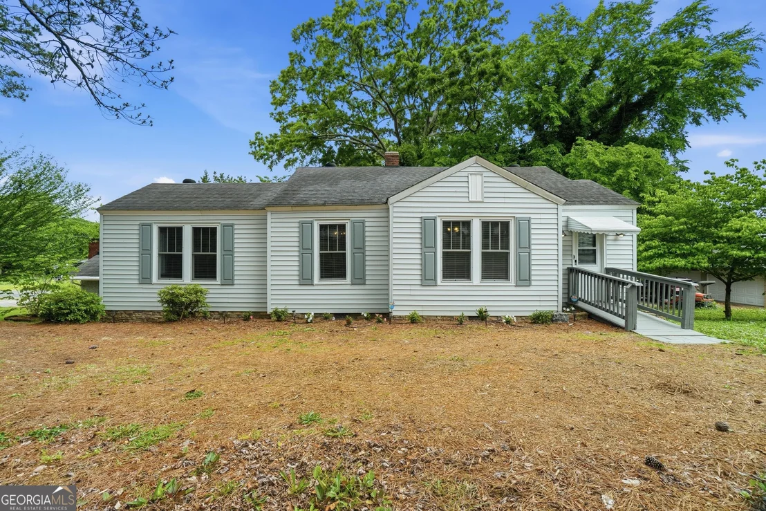 Photo of 3022 Maple Road SE