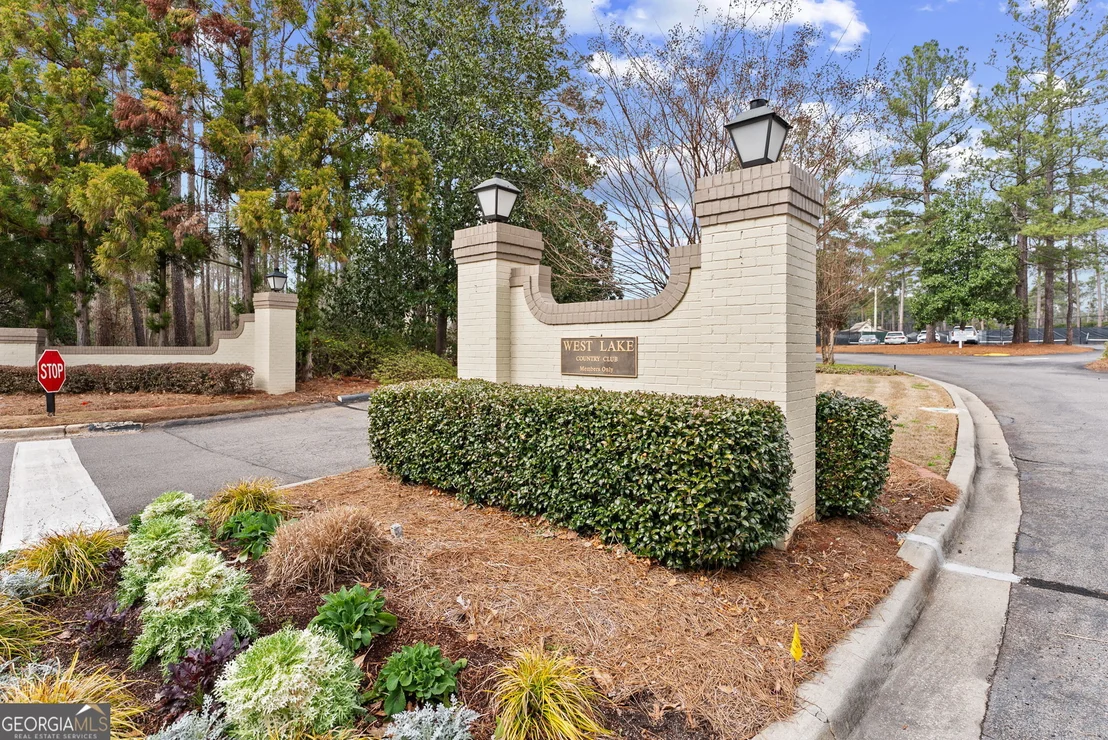 Photo of 607 W Lake Circle