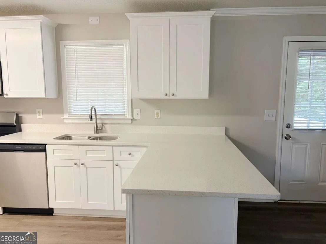 Photo of 385 Nectarine Drive