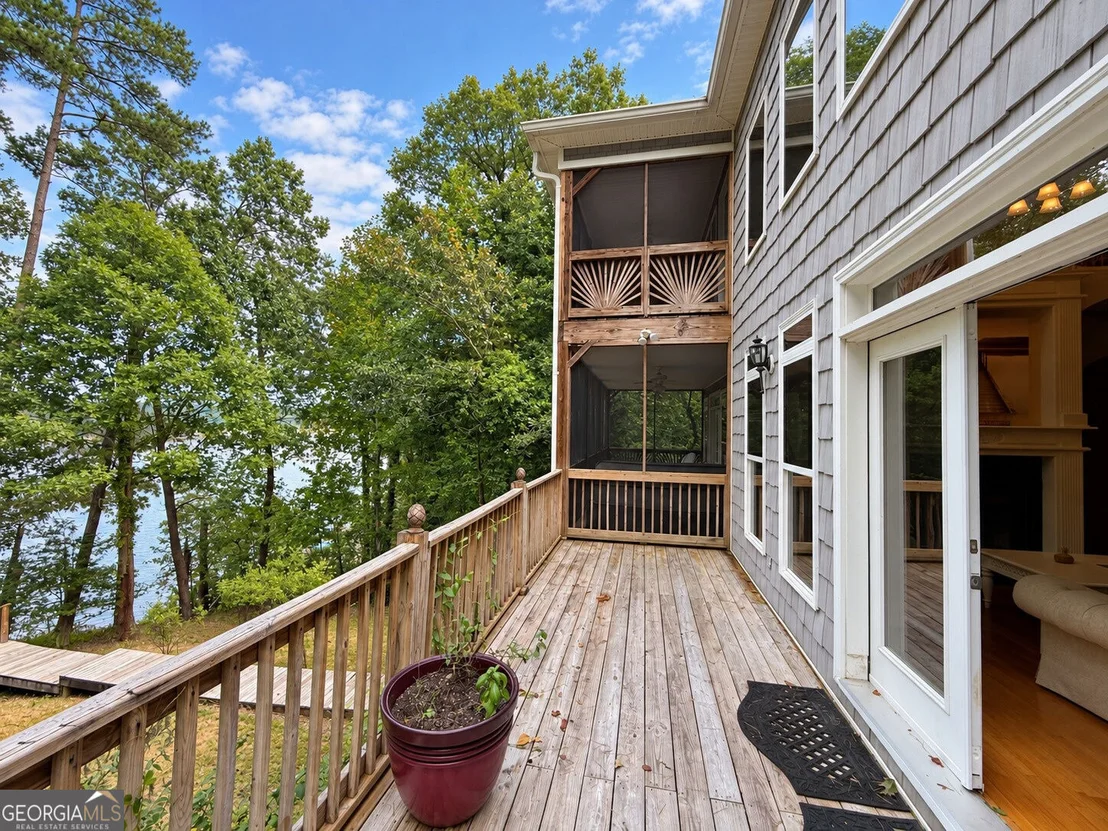 Photo of 669 Shorewood Circle