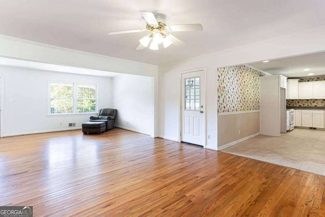 Photo of 461 Highview Drive SE