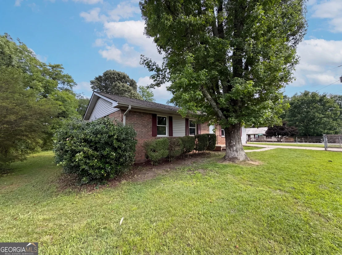 Photo of 5552 Pine Street