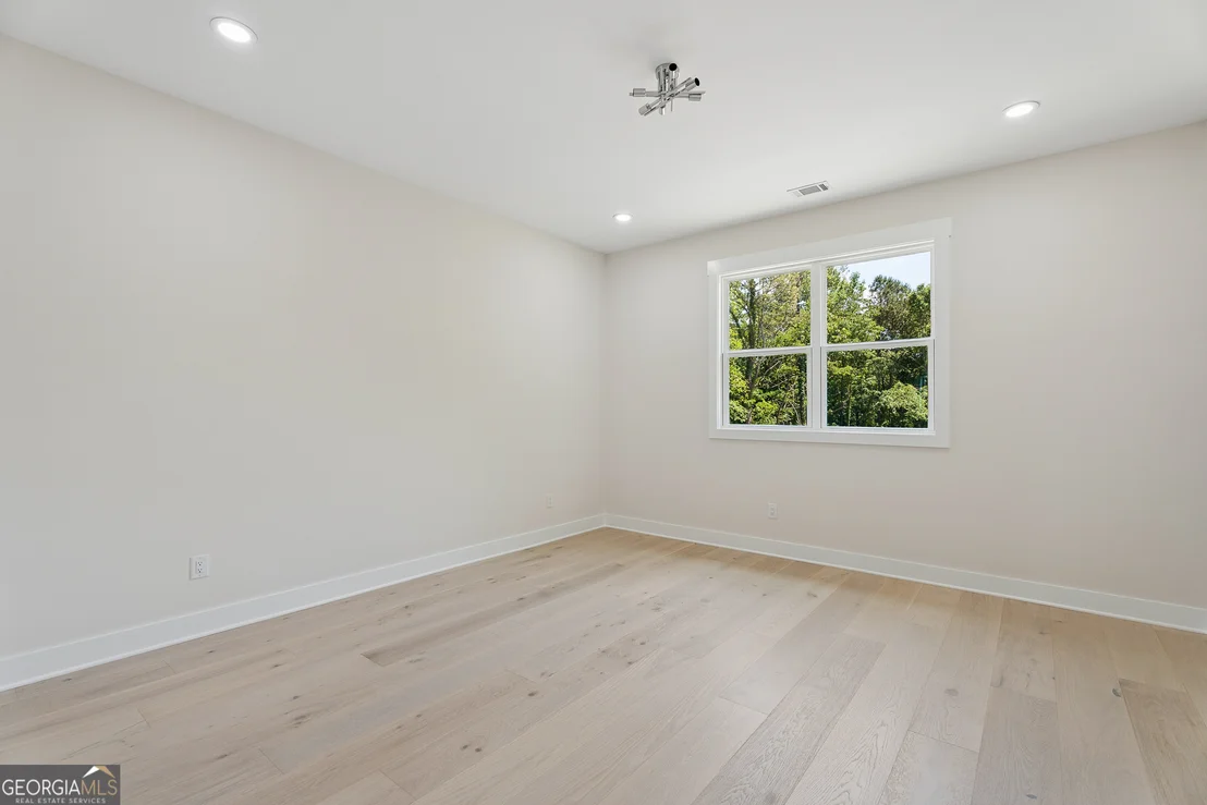 Photo of 1035 Auburn Road