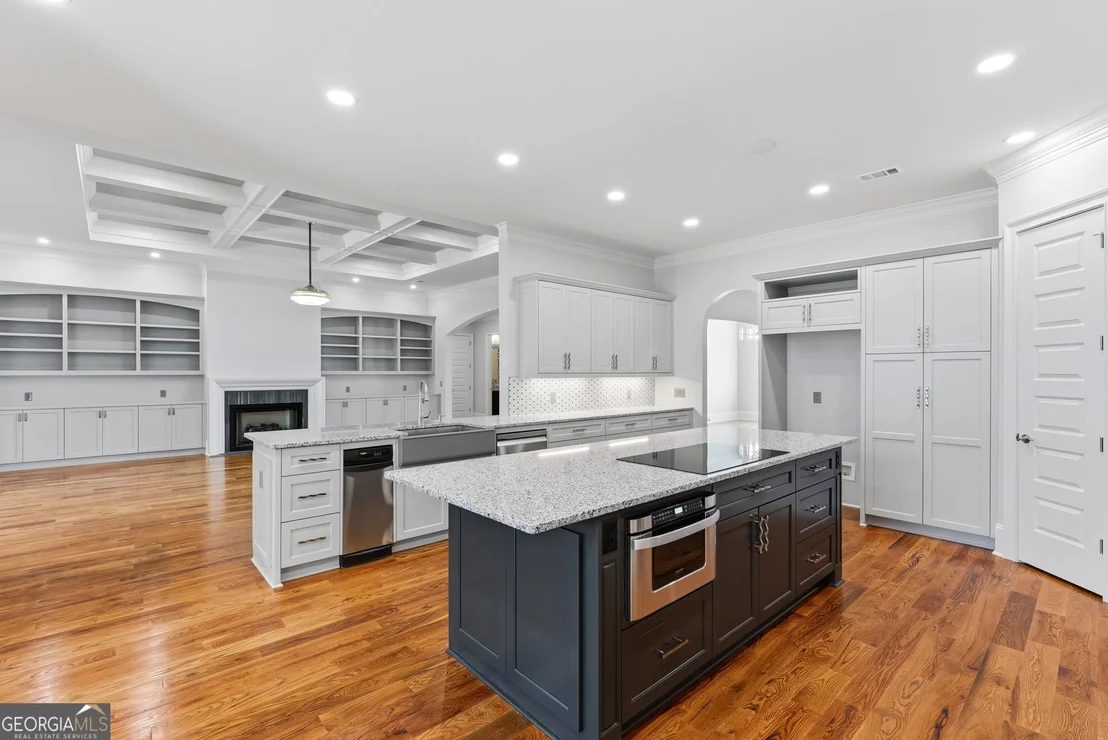 Photo of 607 W Lake Circle