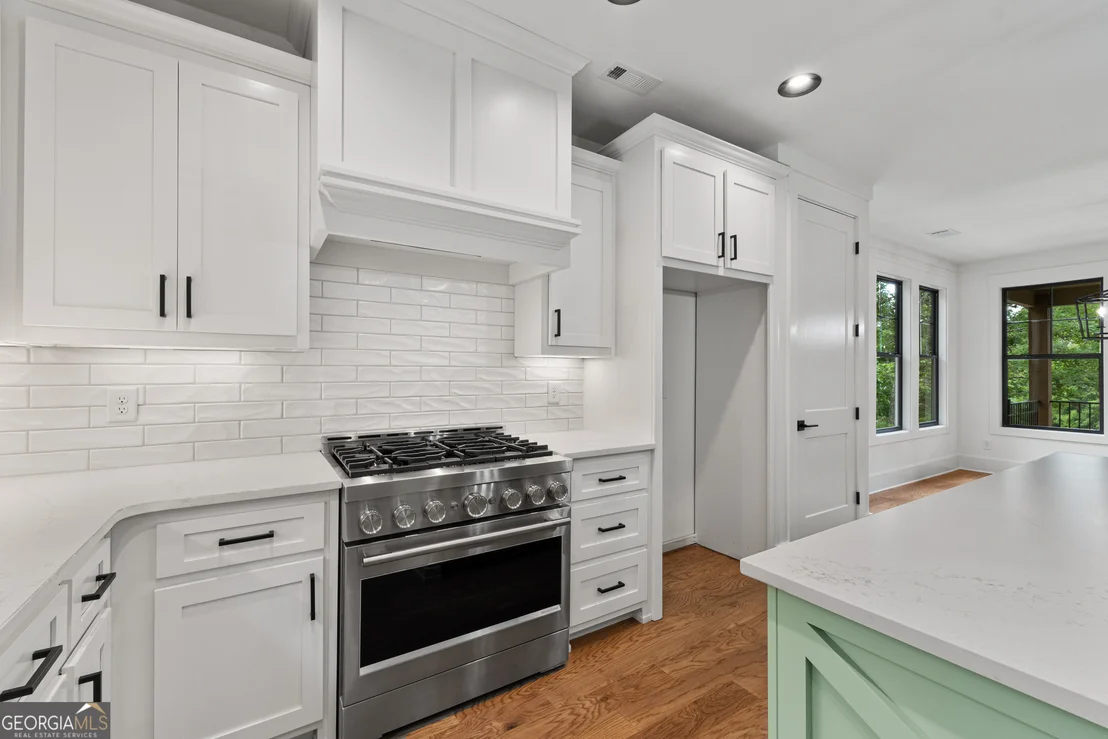 Photo of 681 Warren Road