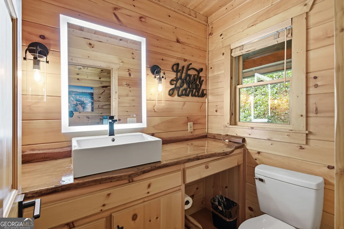 Photo of 464 Whispering Pine Lane