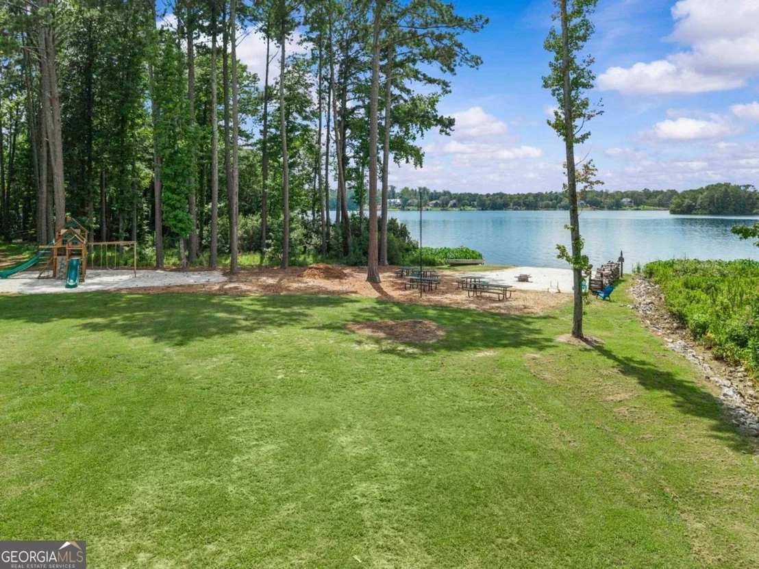 Photo of 1231 Spinnaker Road