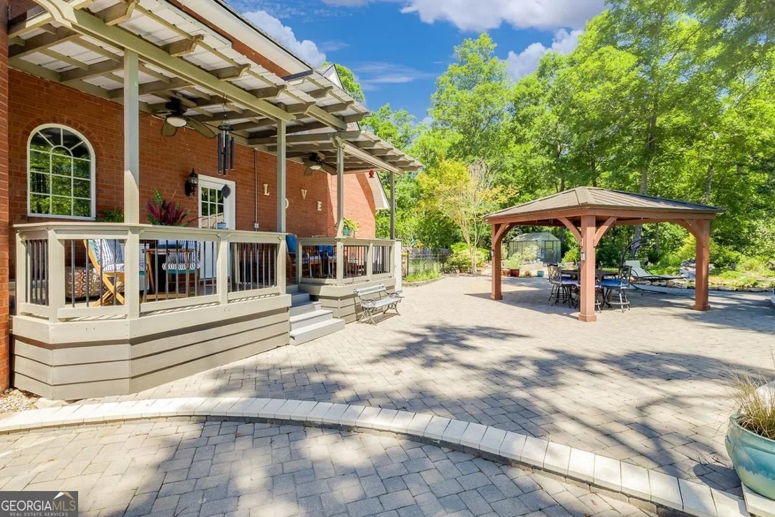 Photo of 152 Cambridge Drive
