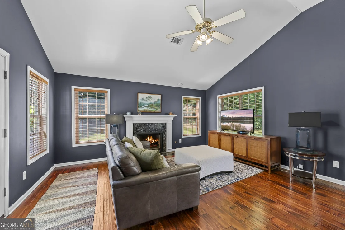 Photo of 935 Waldwick Drive