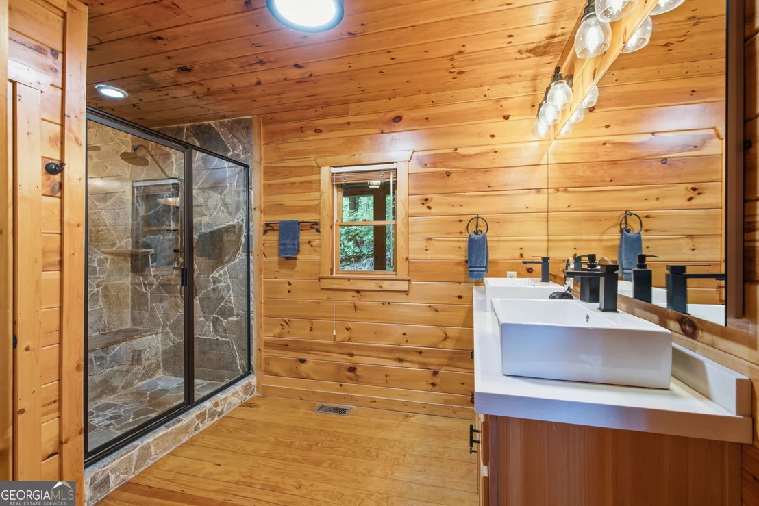 Photo of 464 Whispering Pine Lane