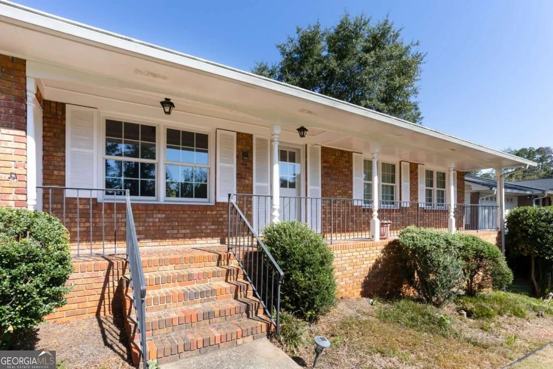 Photo of 461 Highview Drive SE