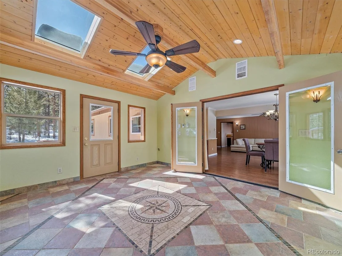 Photo of 1293 Woodside Dr