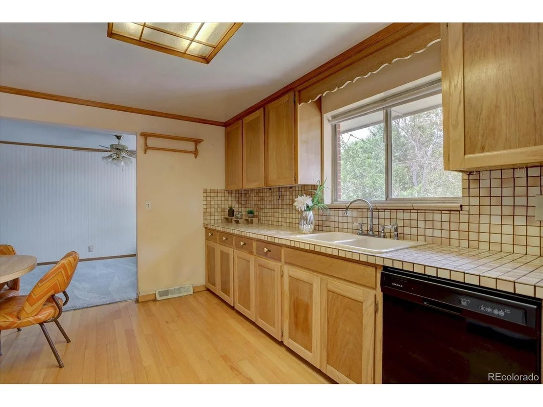 Photo of 9145 Grandview Ave