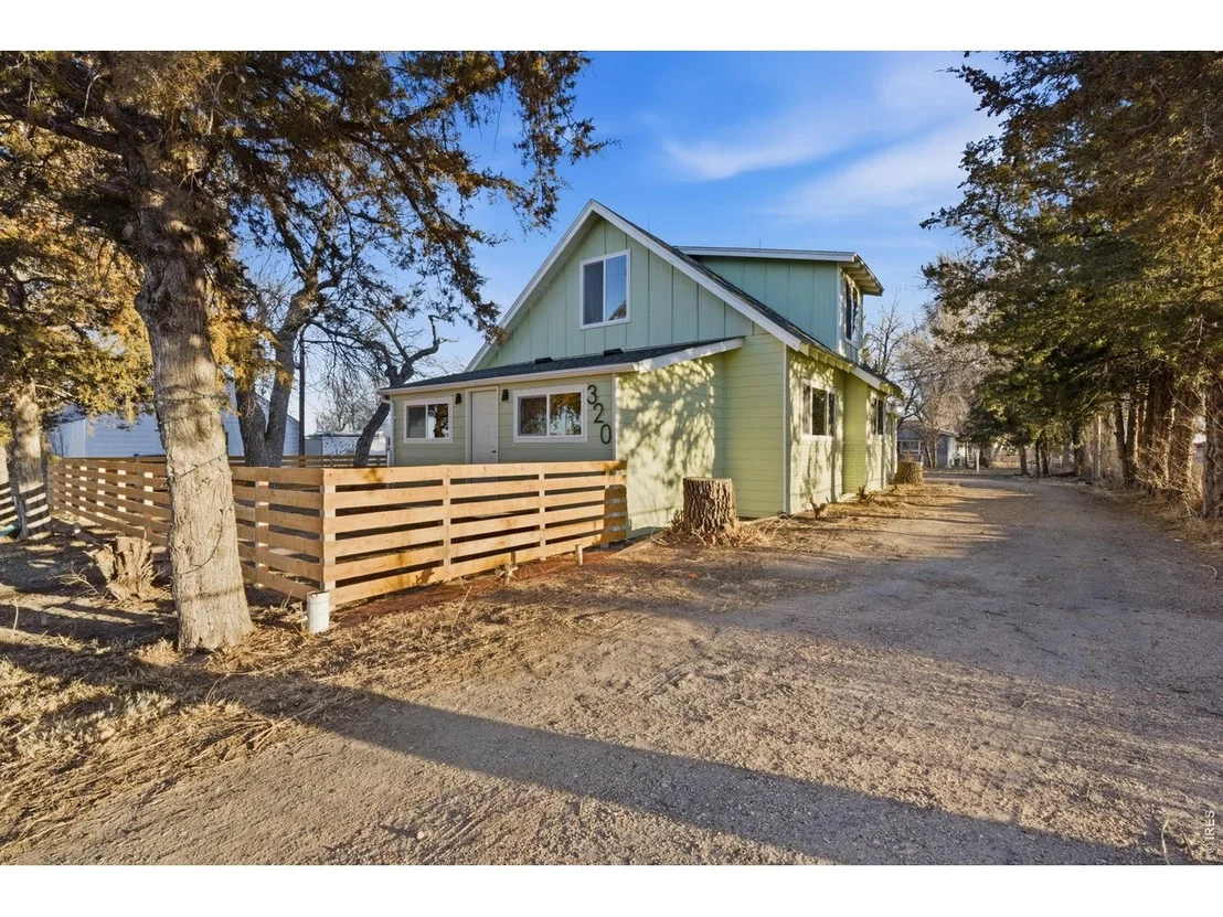 Photo of 320 Road R