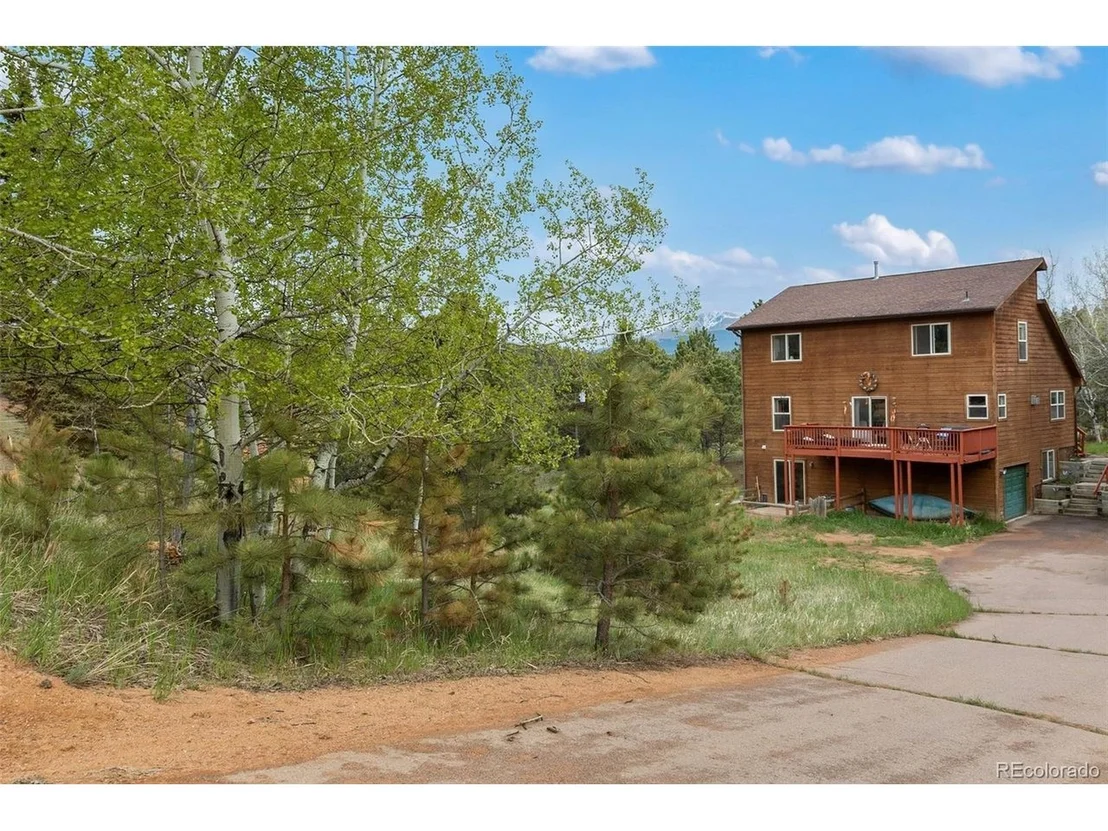 Photo of 996 Spring Valley Dr