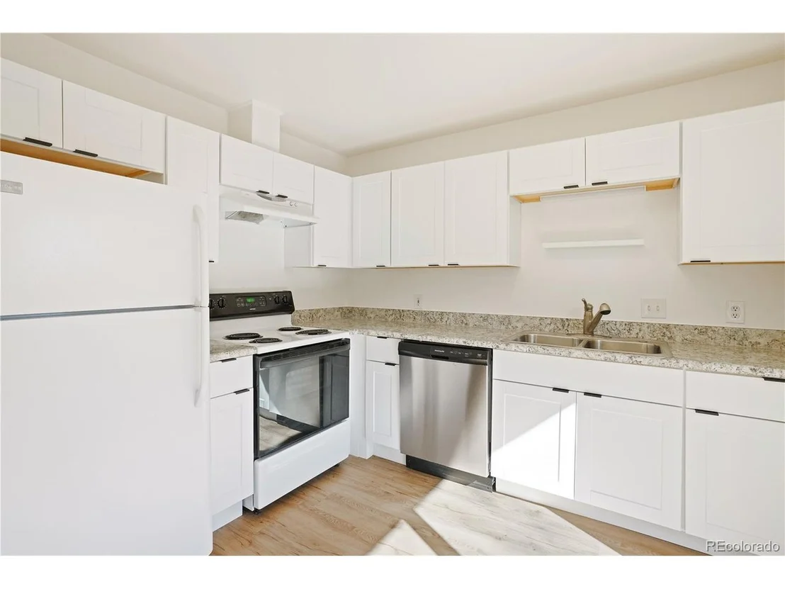 Photo of Unit 13 at 3870 Broadway St