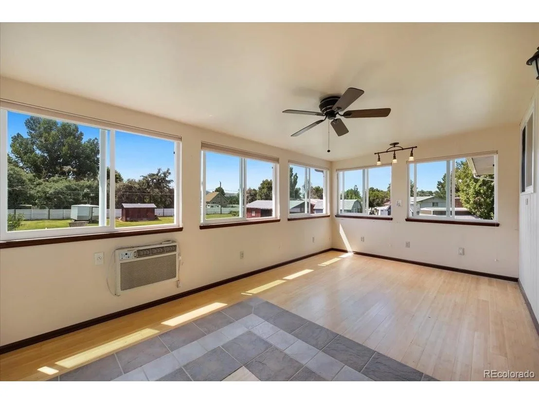 Photo of 3933 Viewpoint Way