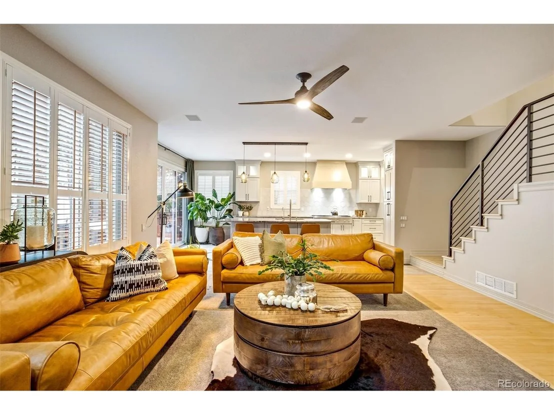 Photo of 327 Ingleton Ct