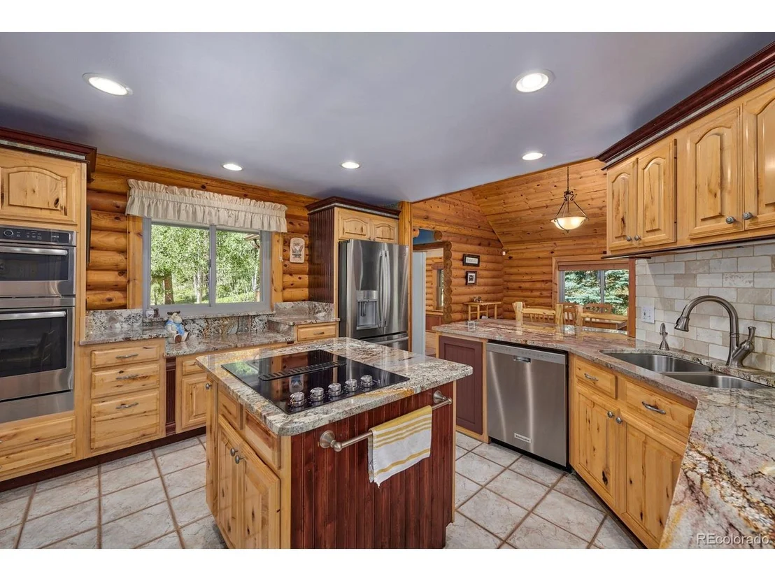 Photo of 323 Spruce Way