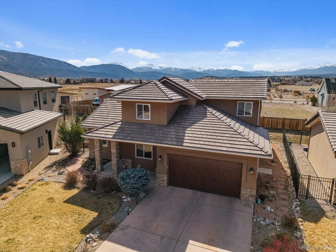 Photo of 210 Cottonwood Cir