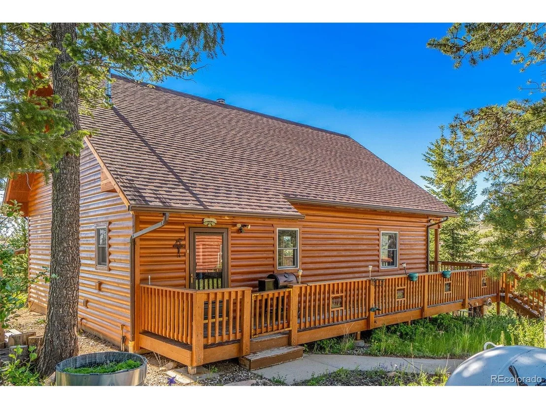 Photo of 1075 Meadows Dr
