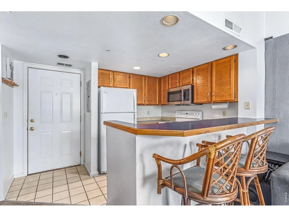 Photo of Unit 205 at 935 Broadway