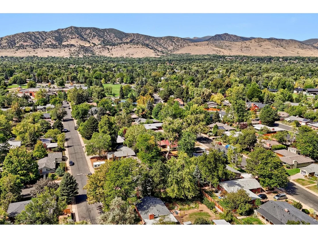 Photo of 2445 Forest Ave