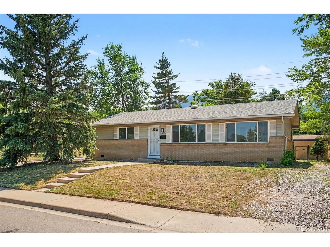 Photo of 885 Hartford Dr