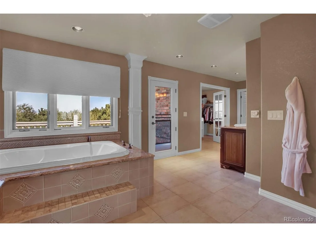 Photo of 8 Red Tail Dr