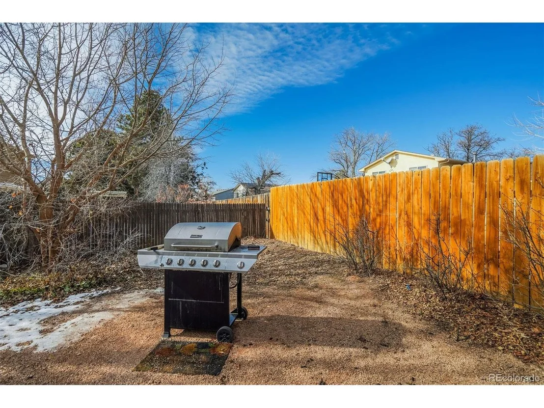 Photo of 7 Belaire Dr