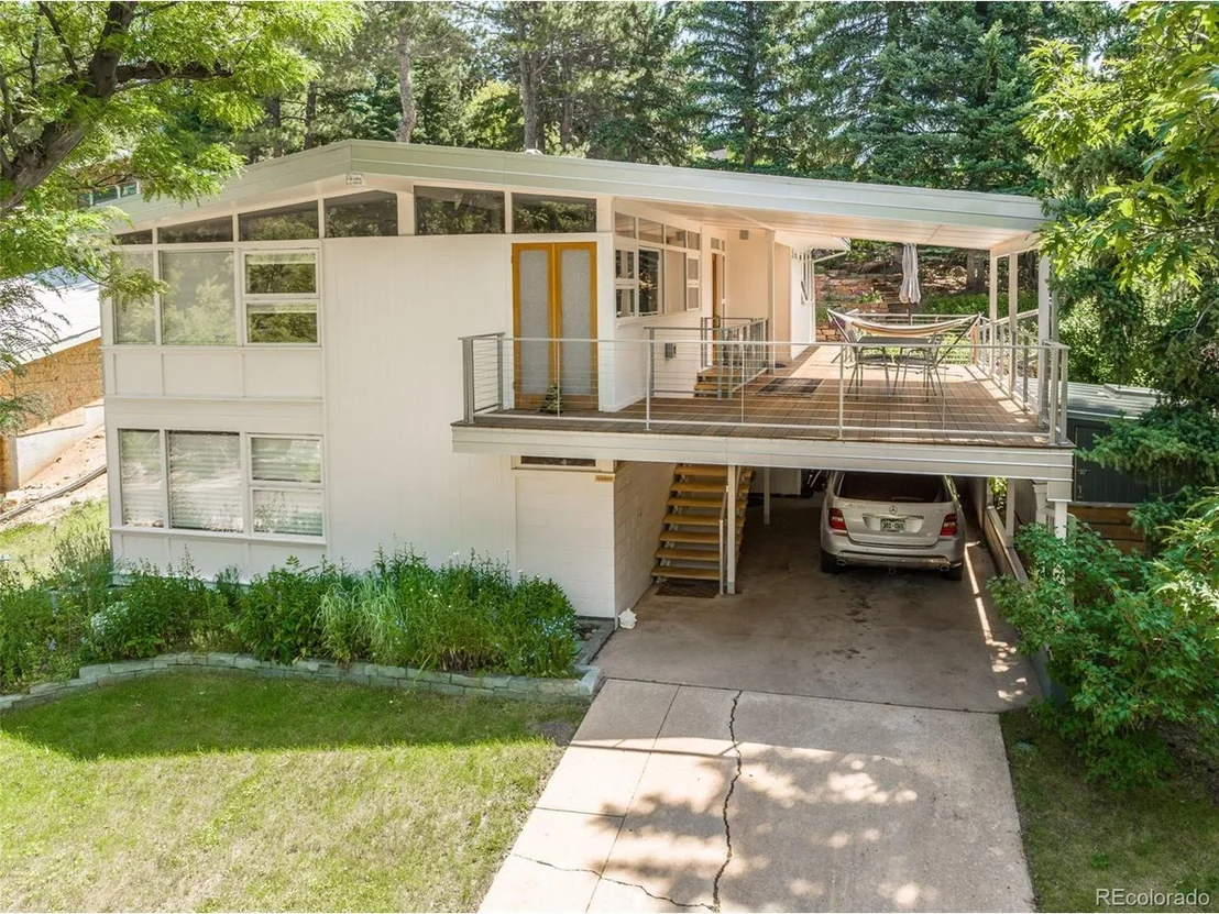 Photo of 950 6th St