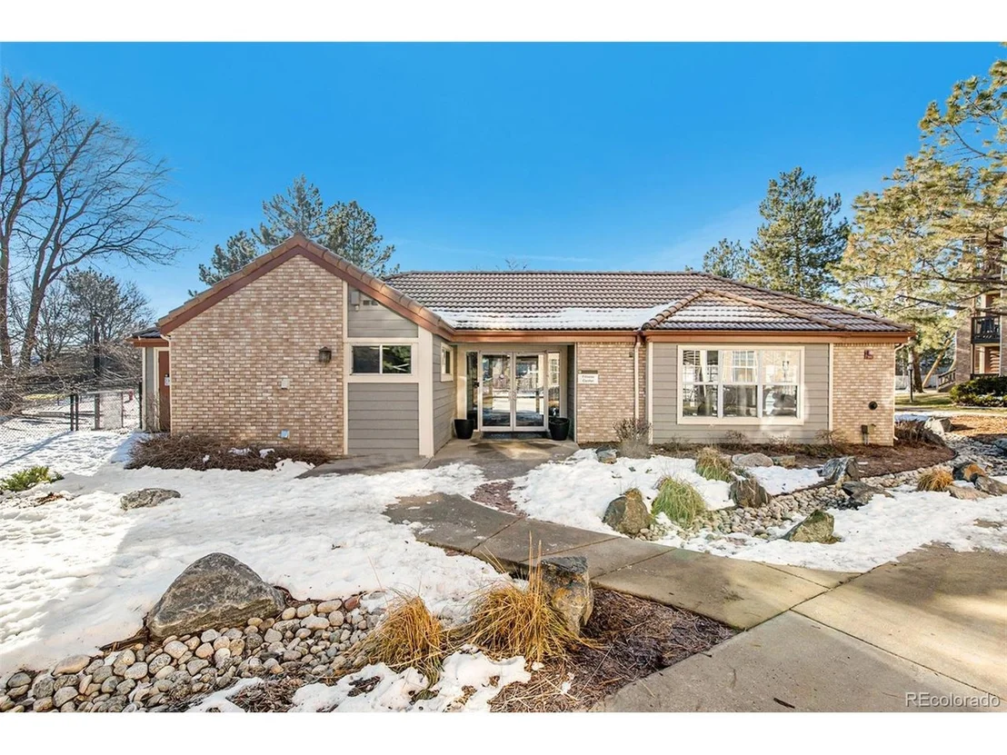 Photo of Unit 301 at 4990 Meredith Way