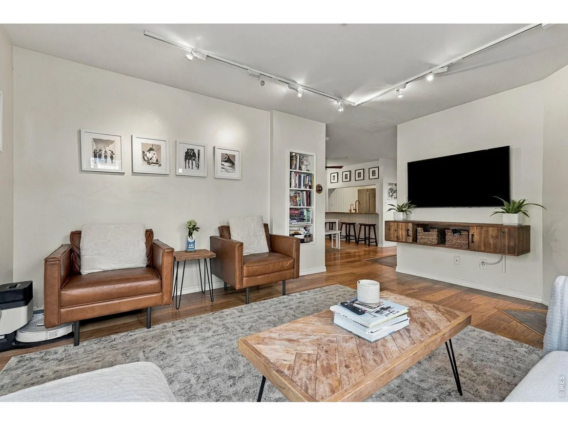 Photo of Unit 5 at 3025 Broadway St